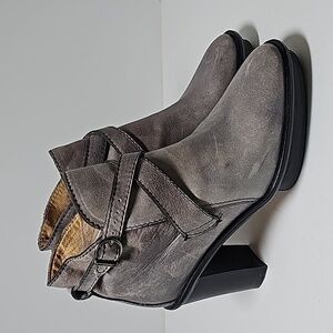 B‎ Store Booties Heels Shoes Staps Buckle Almond Toe Pull-On Leather Gray 6.5 37